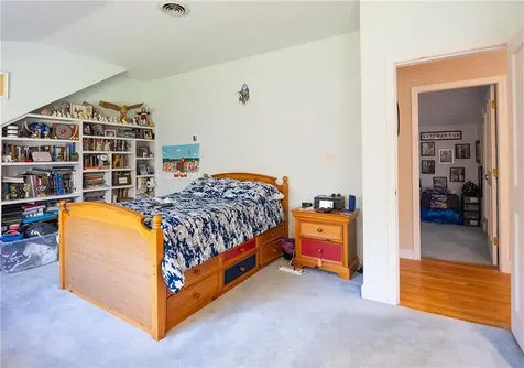 40 Suffolk Way Lincoln RI 02865