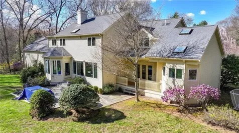 40 Suffolk Way Lincoln RI 02865