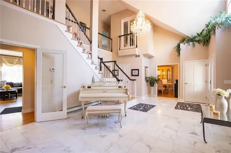 40 Suffolk Way Lincoln RI 02865