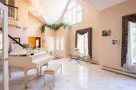 40 Suffolk Way Lincoln RI 02865