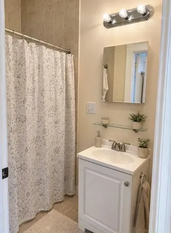 65 Maple Avenue Middletown RI 02842
