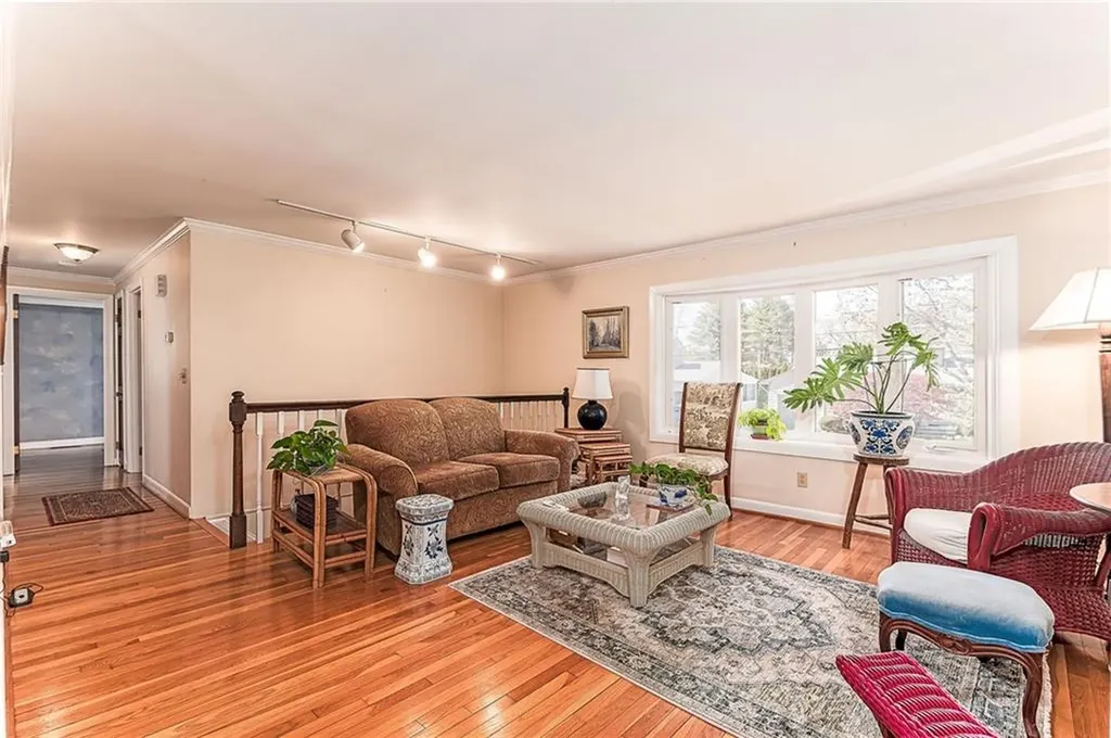 8 Gillooly Drive Warwick RI 02888