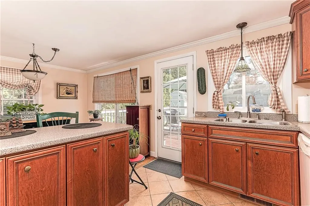 8 Gillooly Drive Warwick RI 02888