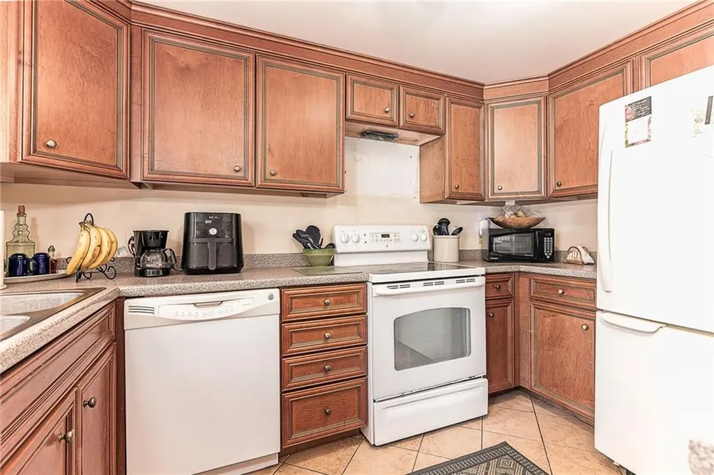 8 Gillooly Drive Warwick RI 02888