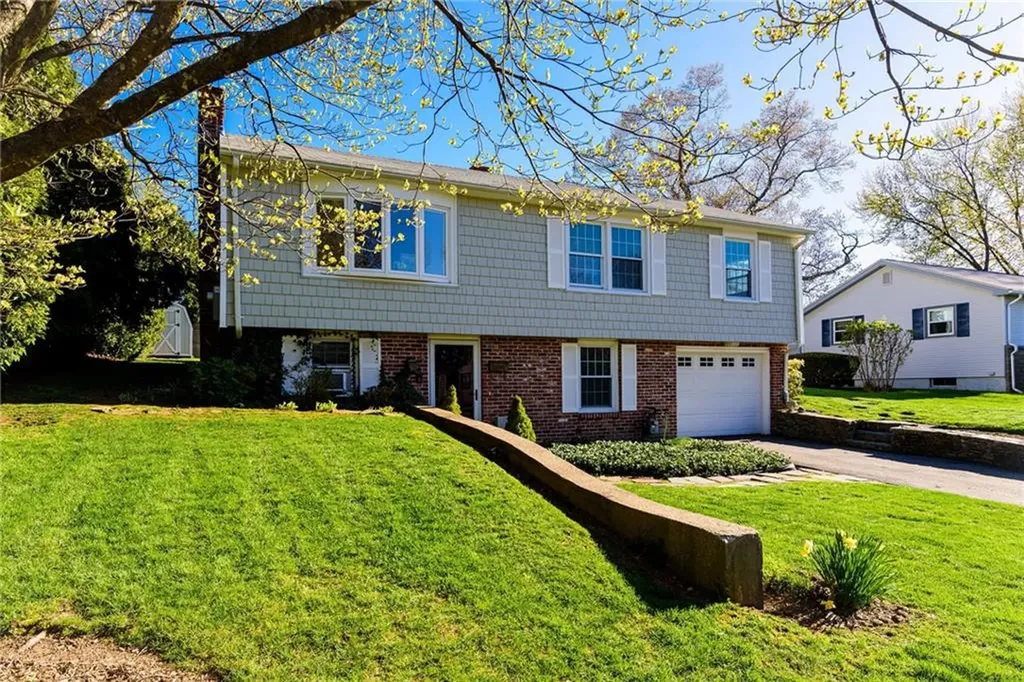 8 Gillooly Drive Warwick RI 02888