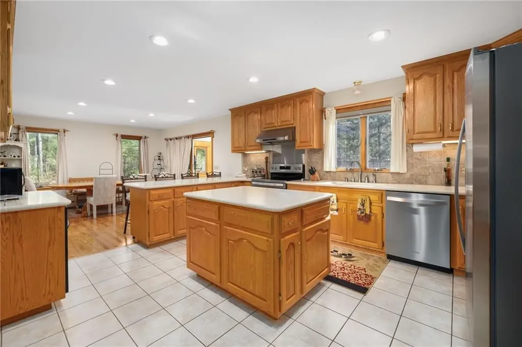 10 Oak Hill Road Scituate RI 02831