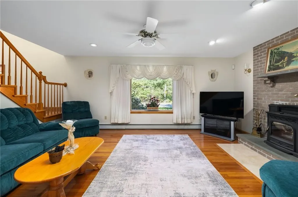 10 Oak Hill Road Scituate RI 02831