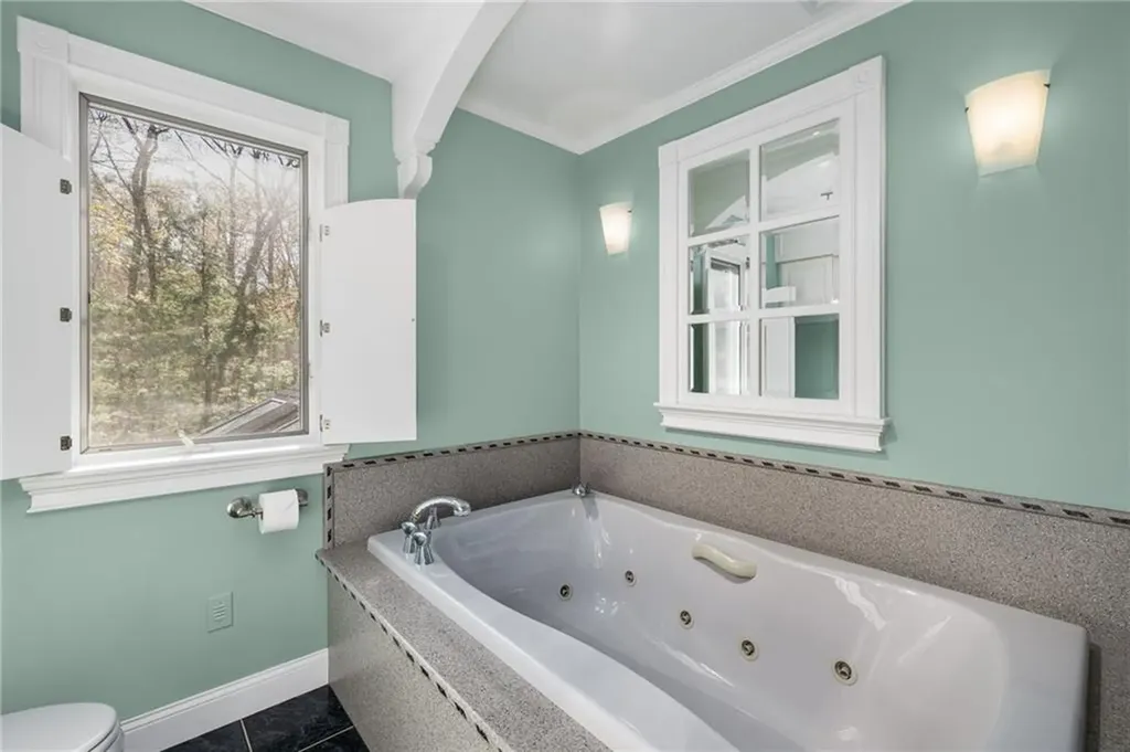 10 Oak Hill Road Scituate RI 02831
