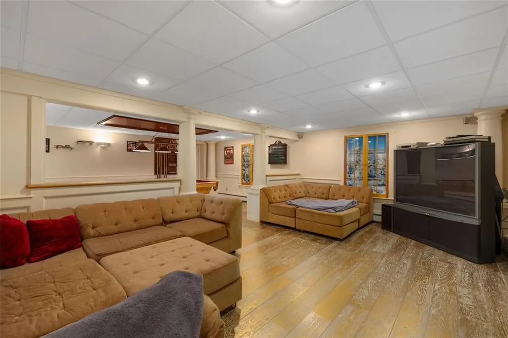 10 Oak Hill Road Scituate RI 02831