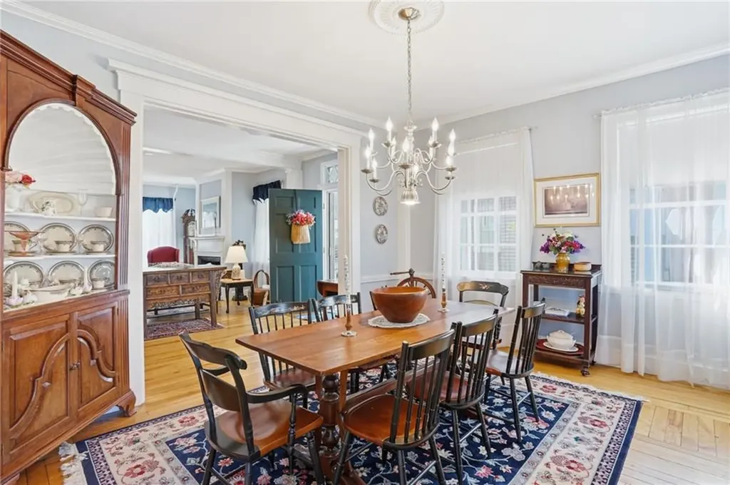 693 Hope Street Bristol RI 02809