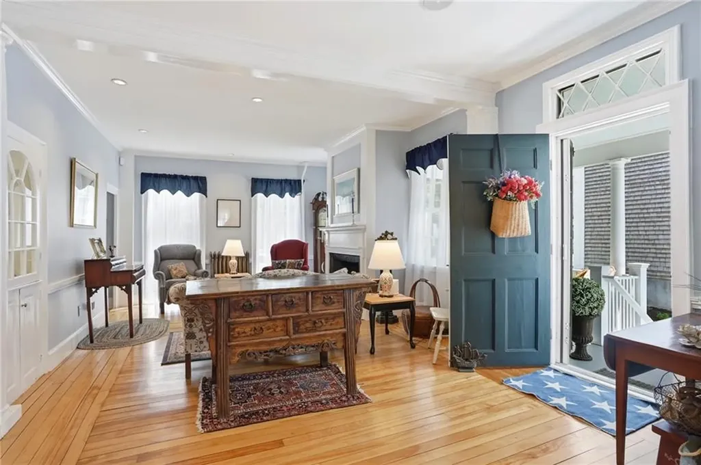 693 Hope Street Bristol RI 02809