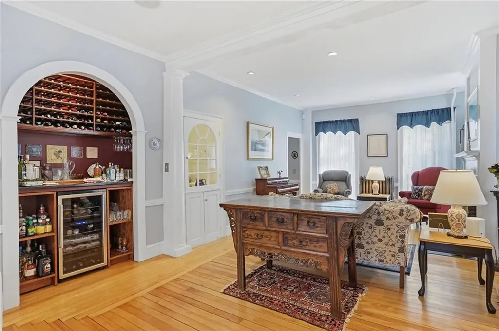 693 Hope Street Bristol RI 02809
