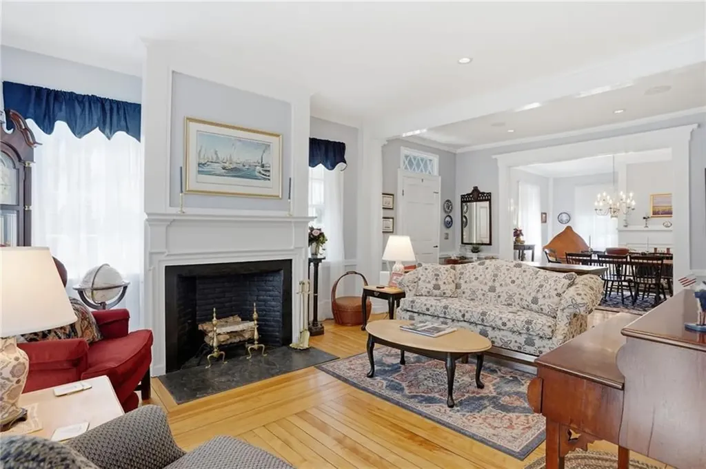 693 Hope Street Bristol RI 02809