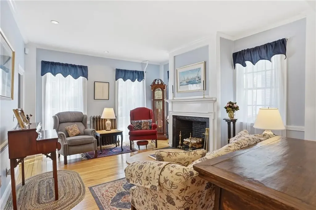 693 Hope Street Bristol RI 02809