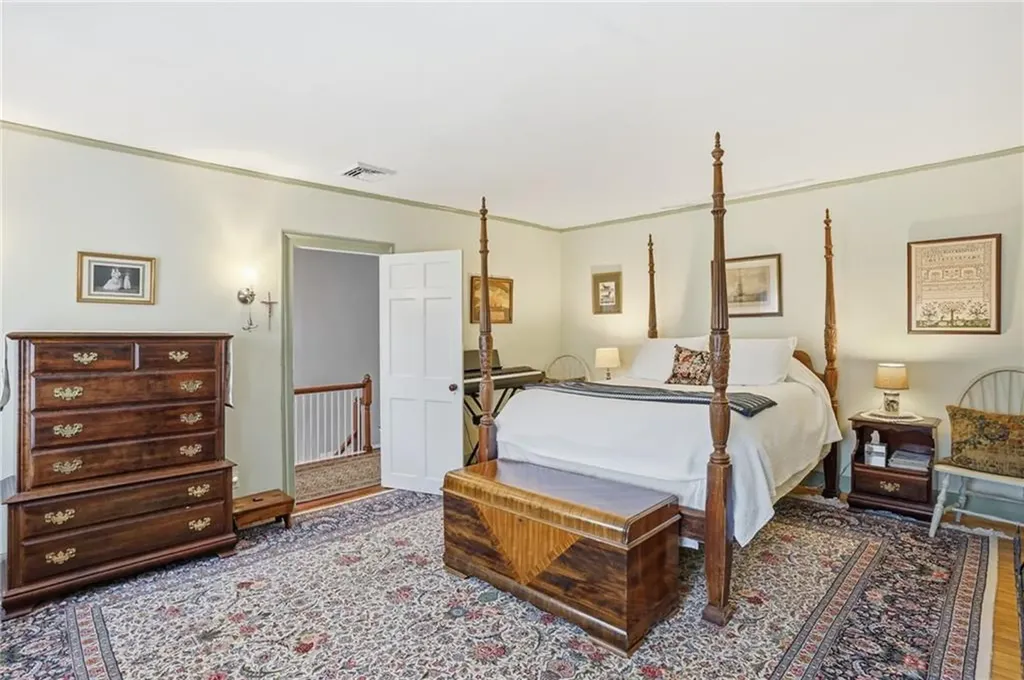 693 Hope Street Bristol RI 02809