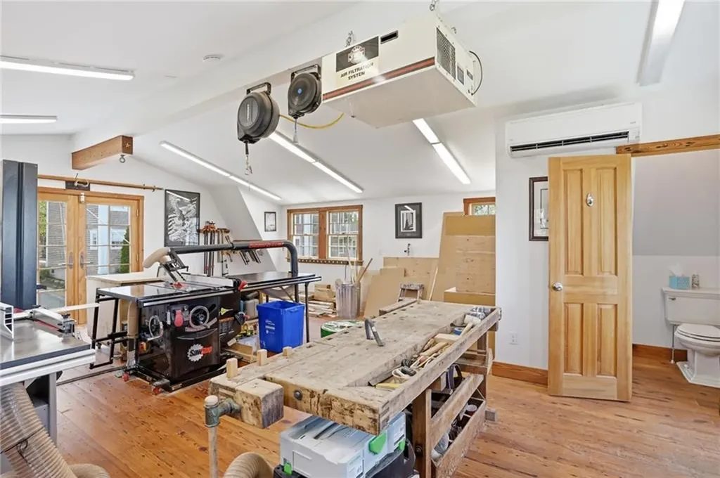 693 Hope Street Bristol RI 02809