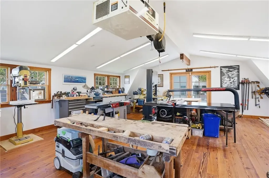 693 Hope Street Bristol RI 02809
