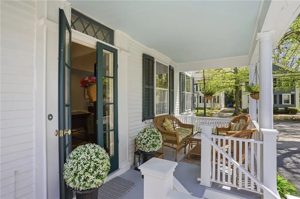 693 Hope Street Bristol RI 02809