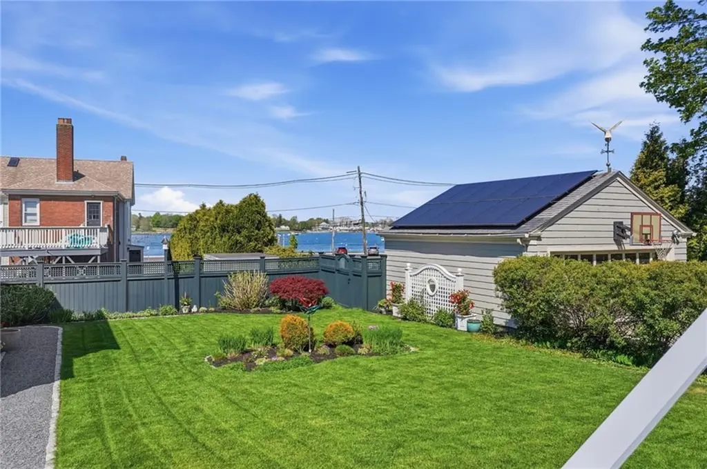 693 Hope Street Bristol RI 02809