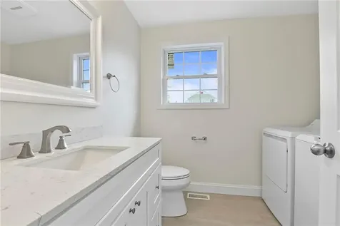 24 Blackburn Street Warwick RI 02886