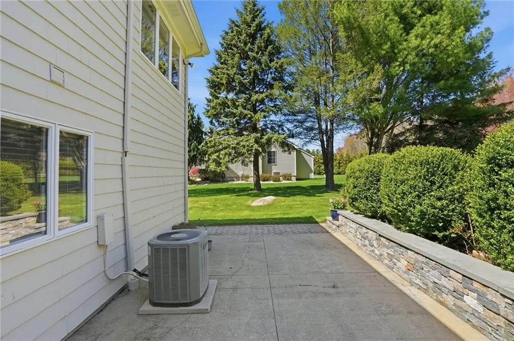 122 Mystery Farms Drive Cranston RI 02921