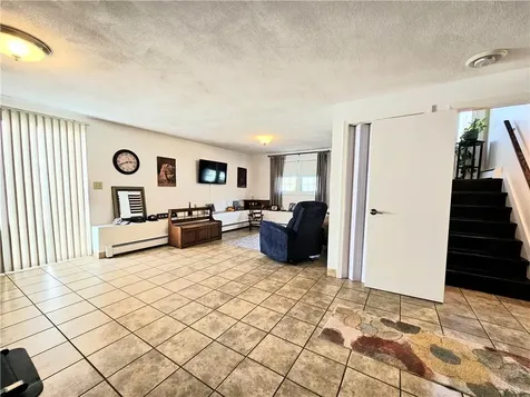 131 Jambray Avenue Warwick RI 02886
