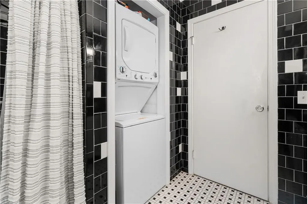 52 Woodhaven Boulevard North Providence RI 02911