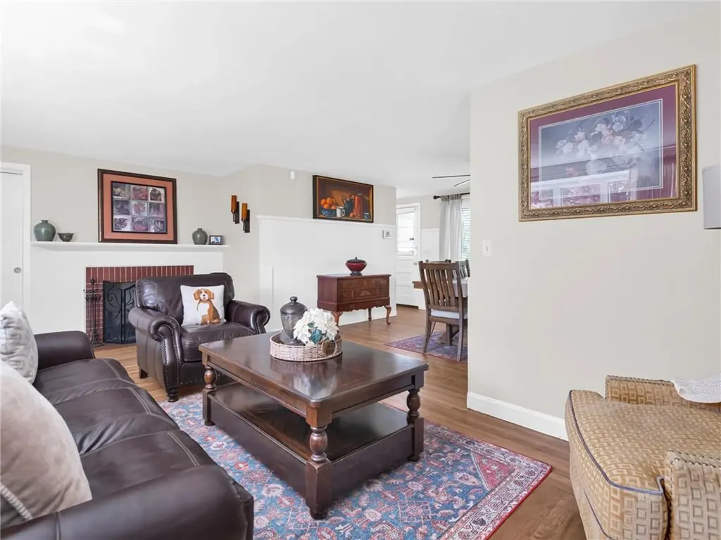 29 Sweetbriar Drive Cranston RI 02920