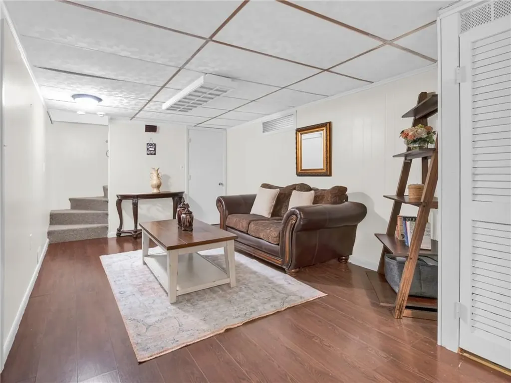 29 Sweetbriar Drive Cranston RI 02920