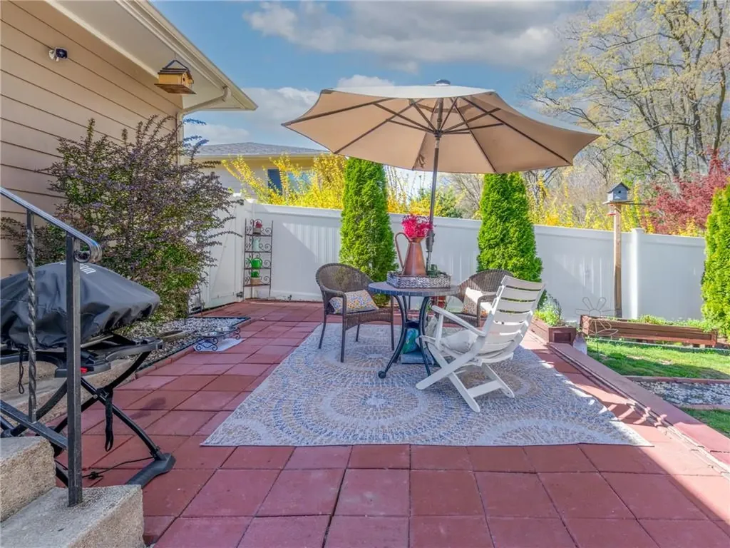 29 Sweetbriar Drive Cranston RI 02920