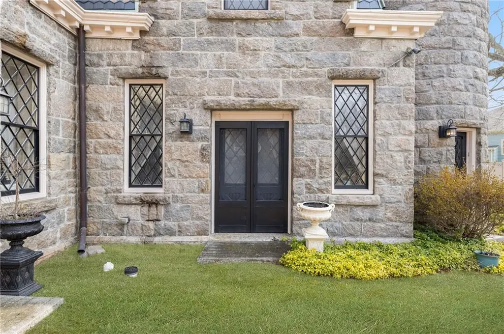 60 Old Beach Road Newport RI 02840