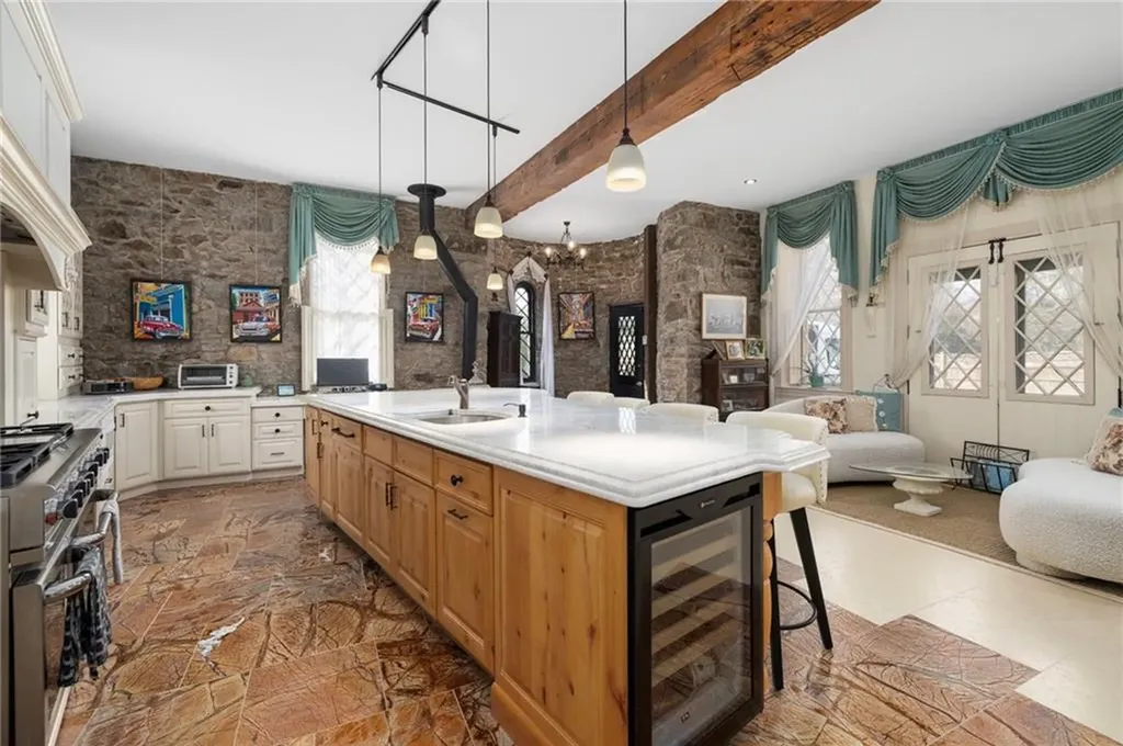 60 Old Beach Road Newport RI 02840
