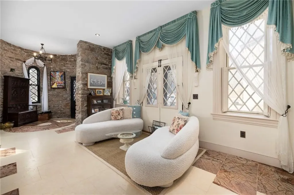 60 Old Beach Road Newport RI 02840