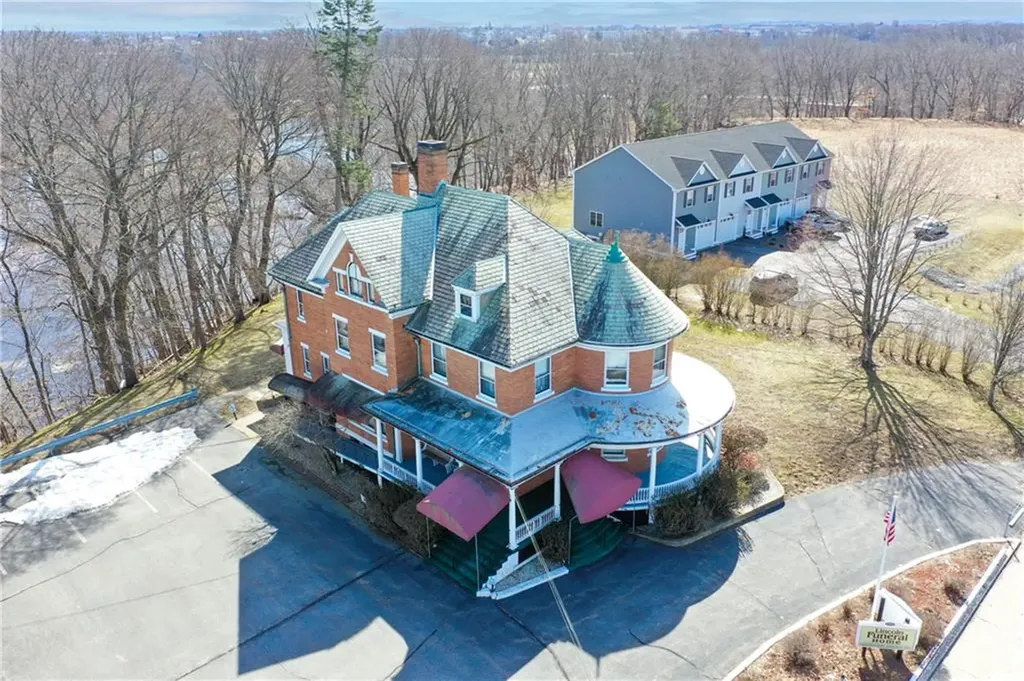 1501 Lonsdale Avenue Lincoln RI 02865