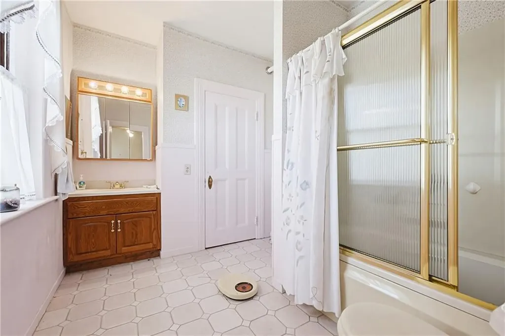 1501 Lonsdale Avenue Lincoln RI 02865