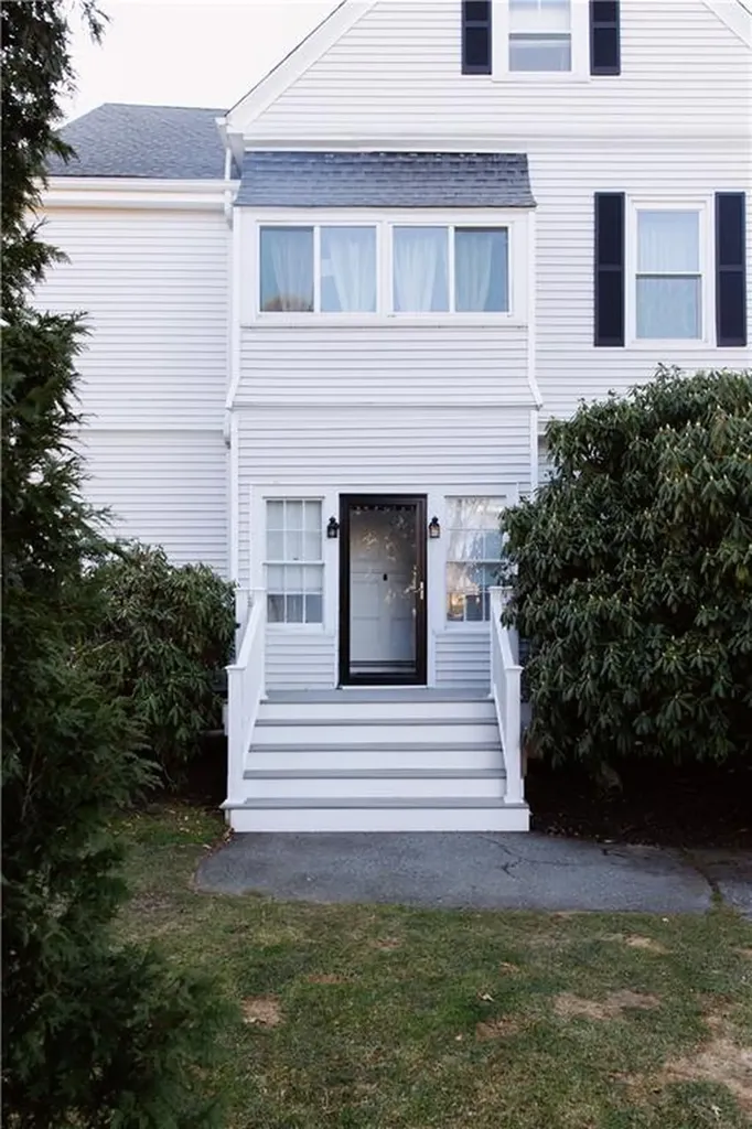 114 Girard Avenue Newport RI 02840