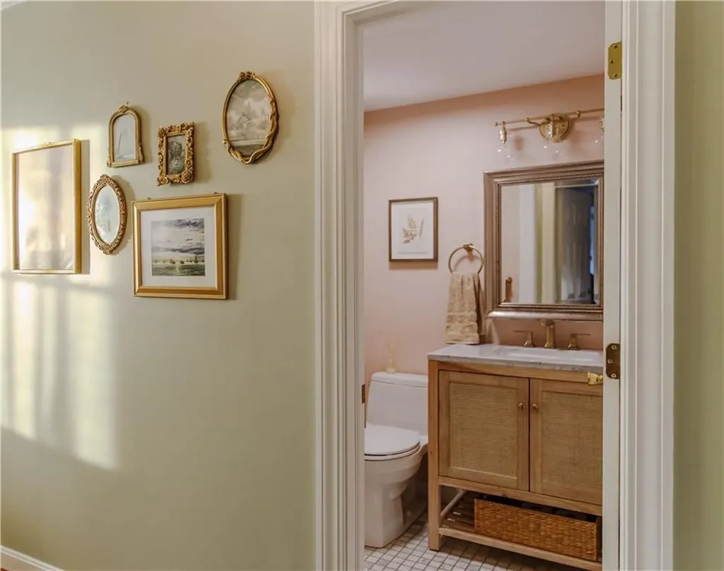 114 Girard Avenue Newport RI 02840