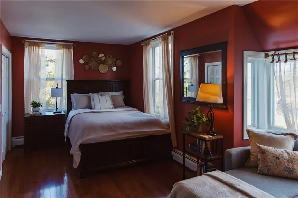 114 Girard Avenue Newport RI 02840