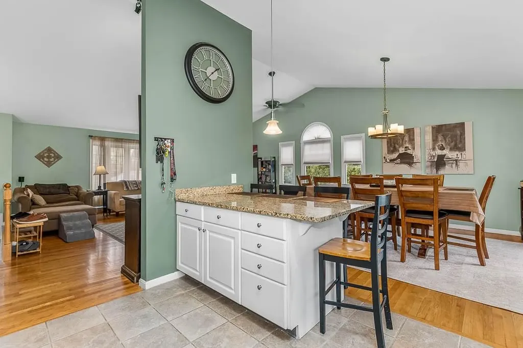 23 Detroit Avenue Warren RI 02885