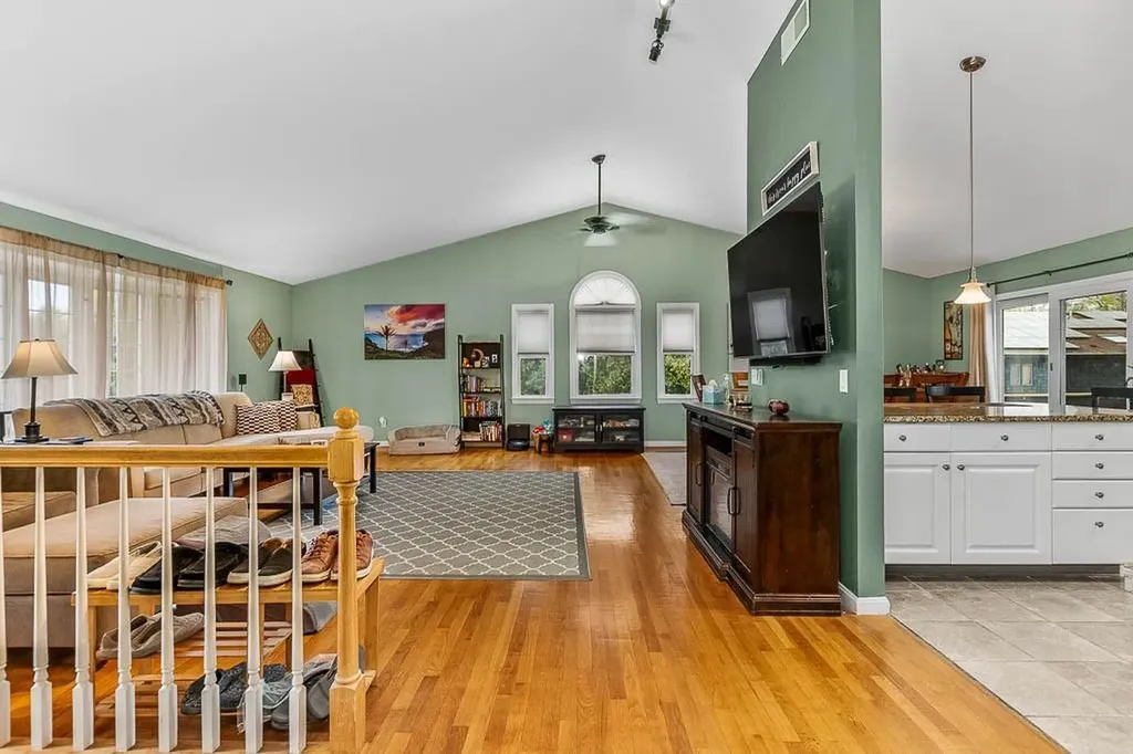 23 Detroit Avenue Warren RI 02885