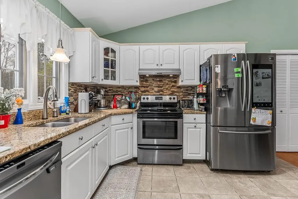 23 Detroit Avenue Warren RI 02885