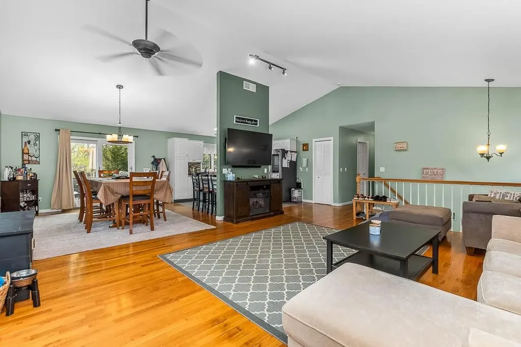 23 Detroit Avenue Warren RI 02885