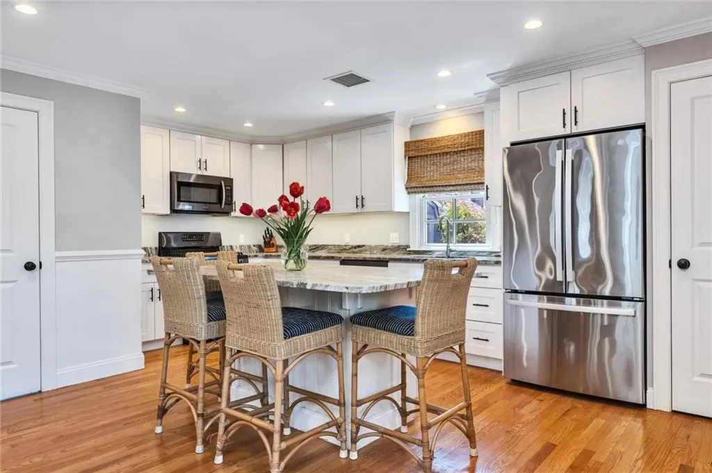 285 Narragansett Avenue Barrington RI 02806