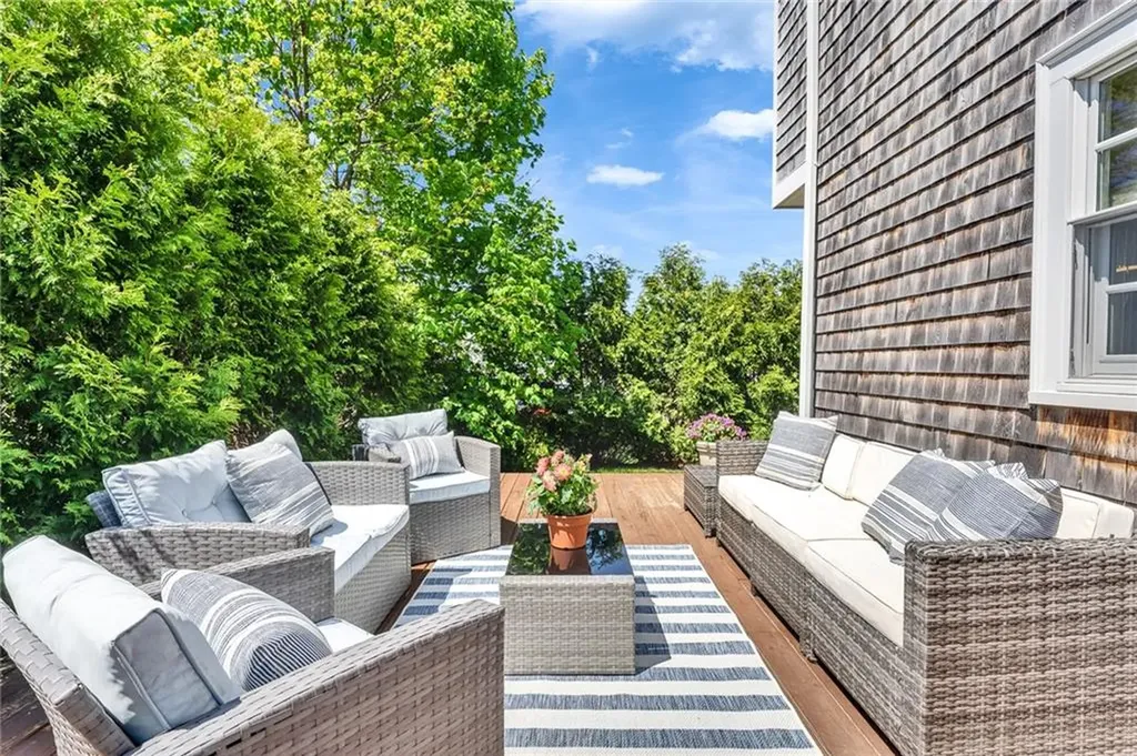 285 Narragansett Avenue Barrington RI 02806