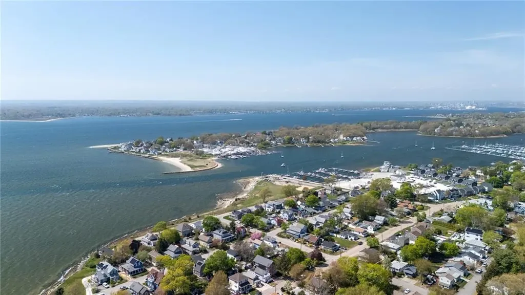 285 Narragansett Avenue Barrington RI 02806