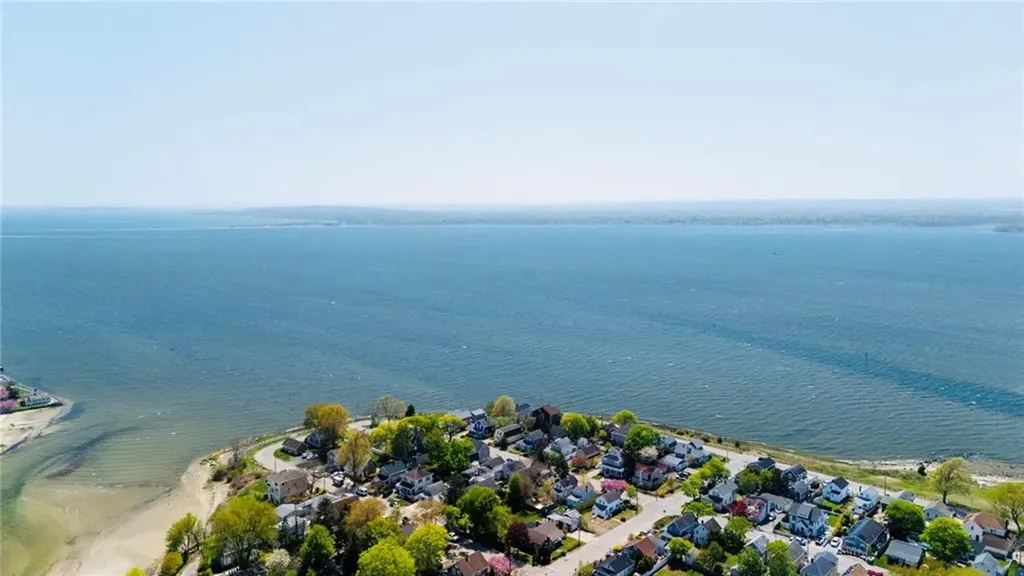 285 Narragansett Avenue Barrington RI 02806