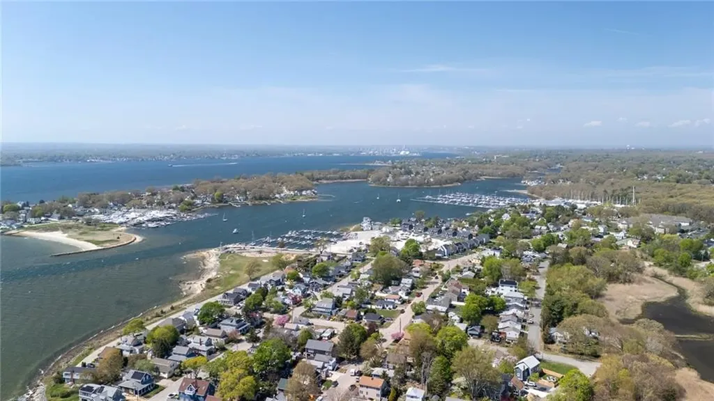 285 Narragansett Avenue Barrington RI 02806