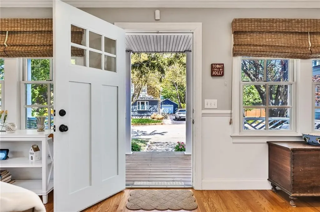 285 Narragansett Avenue Barrington RI 02806