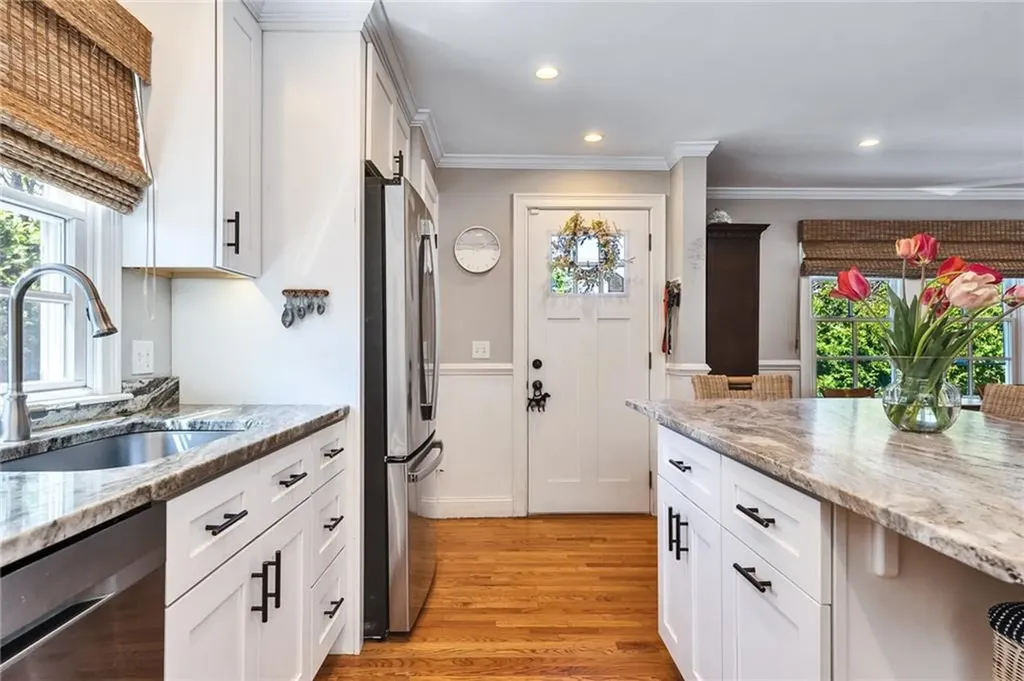 285 Narragansett Avenue Barrington RI 02806
