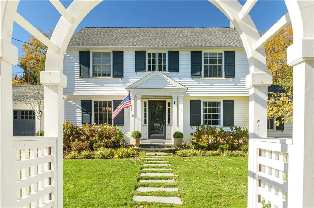 7 Harbour Road Barrington RI 02806